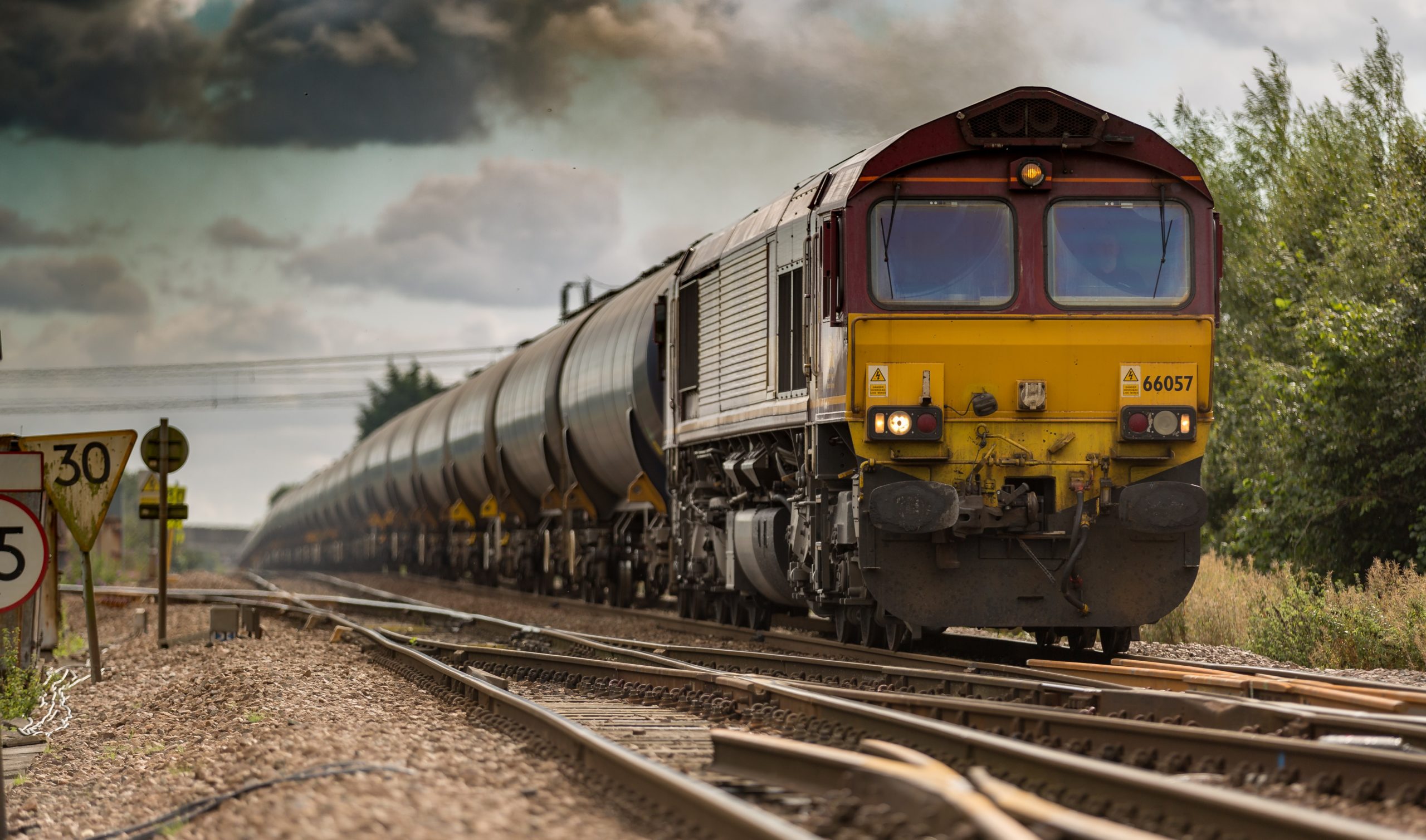 Особенности перевозки опасных грузов железнодорожным транспортом